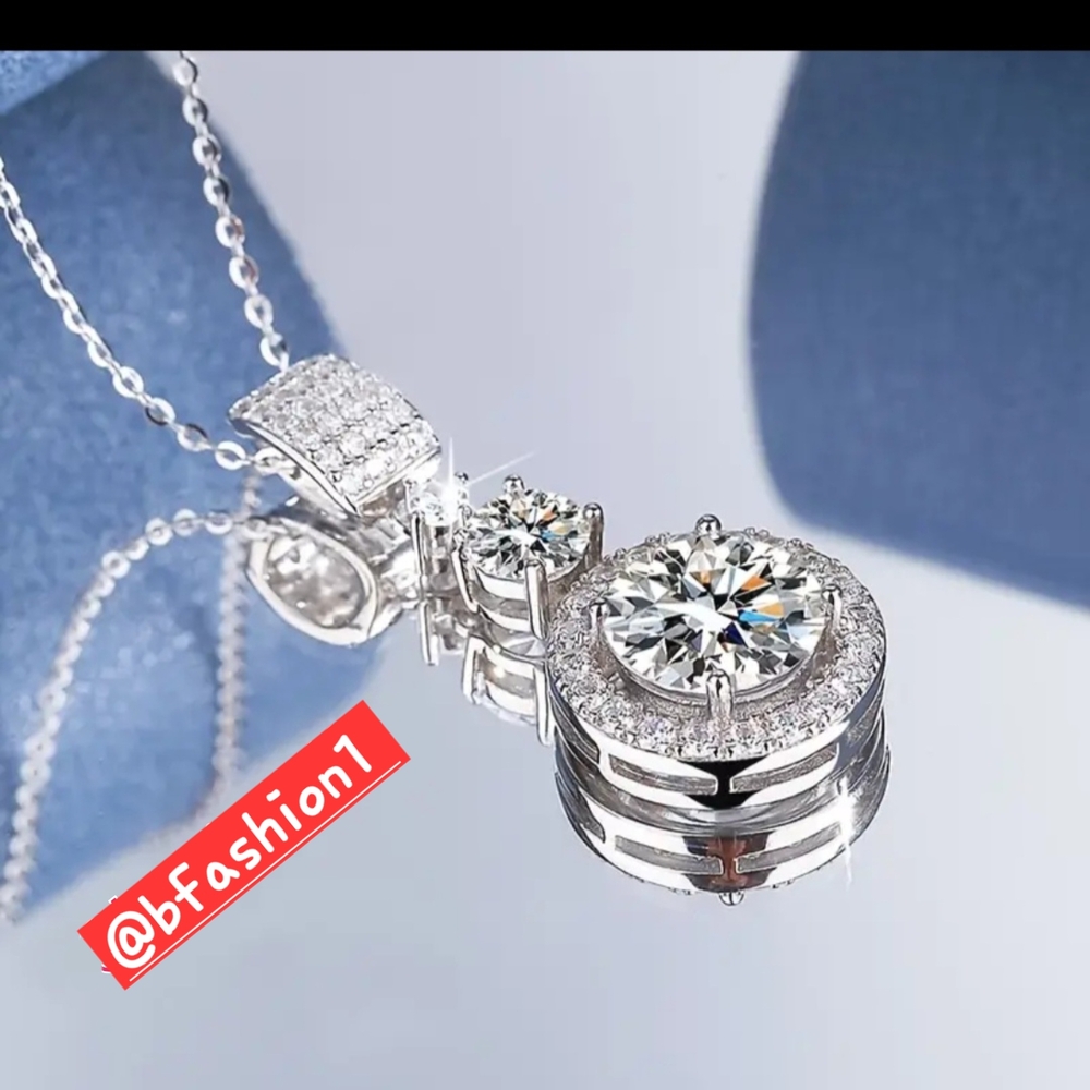 Elegant Silver Pendant Necklace